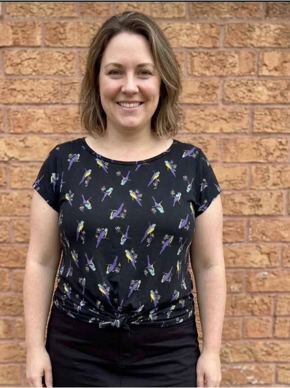 10/$25 • Cupio Parrot Print Scoop Neck Tie Detail Top